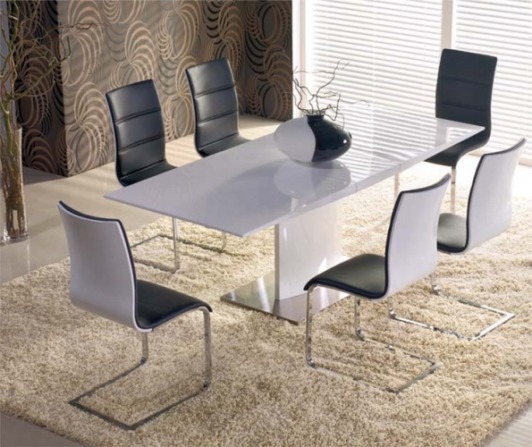 Jídelní stůl MARCELLO + židle SILVIO